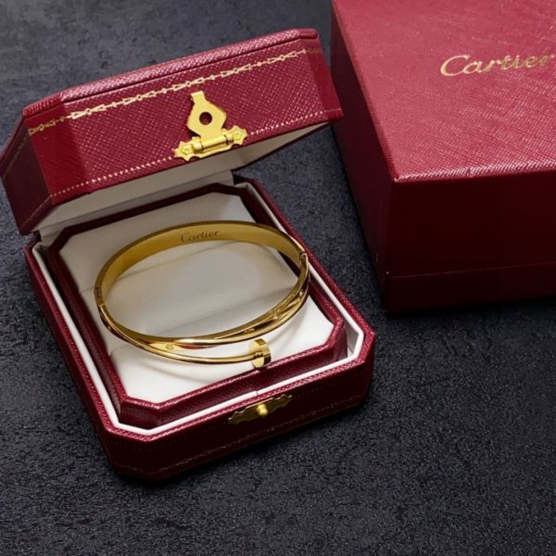 存在感のある美しさ CARTIER カルティエ コピー ブレスレット プレミアムな輝き
