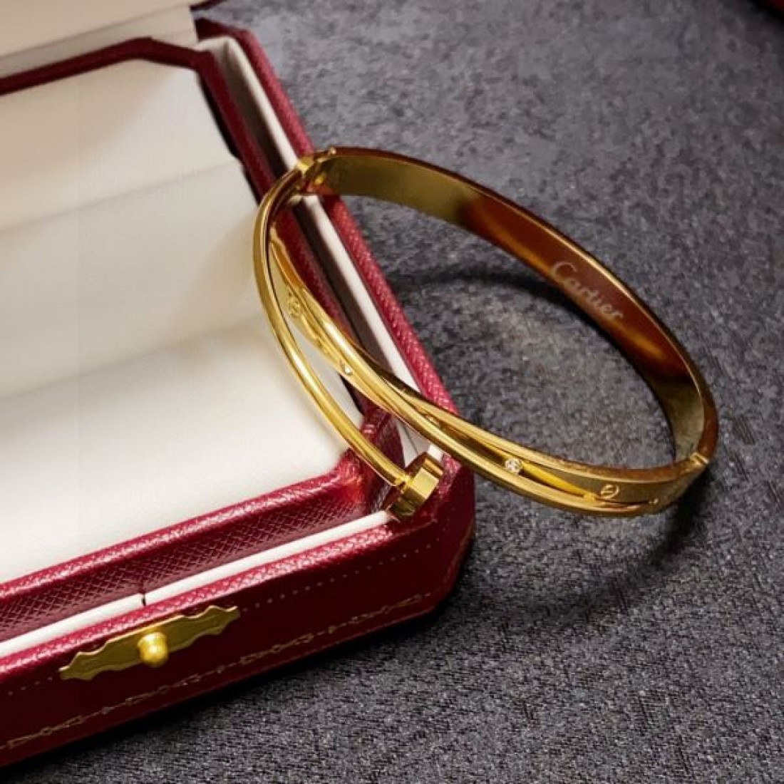 存在感のある美しさ CARTIER カルティエ コピー ブレスレット プレミアムな輝き