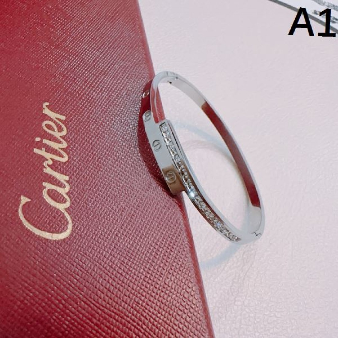 CARTIER カルティエ コピー ブレスレット 大人の上品さを引き立てる逸品