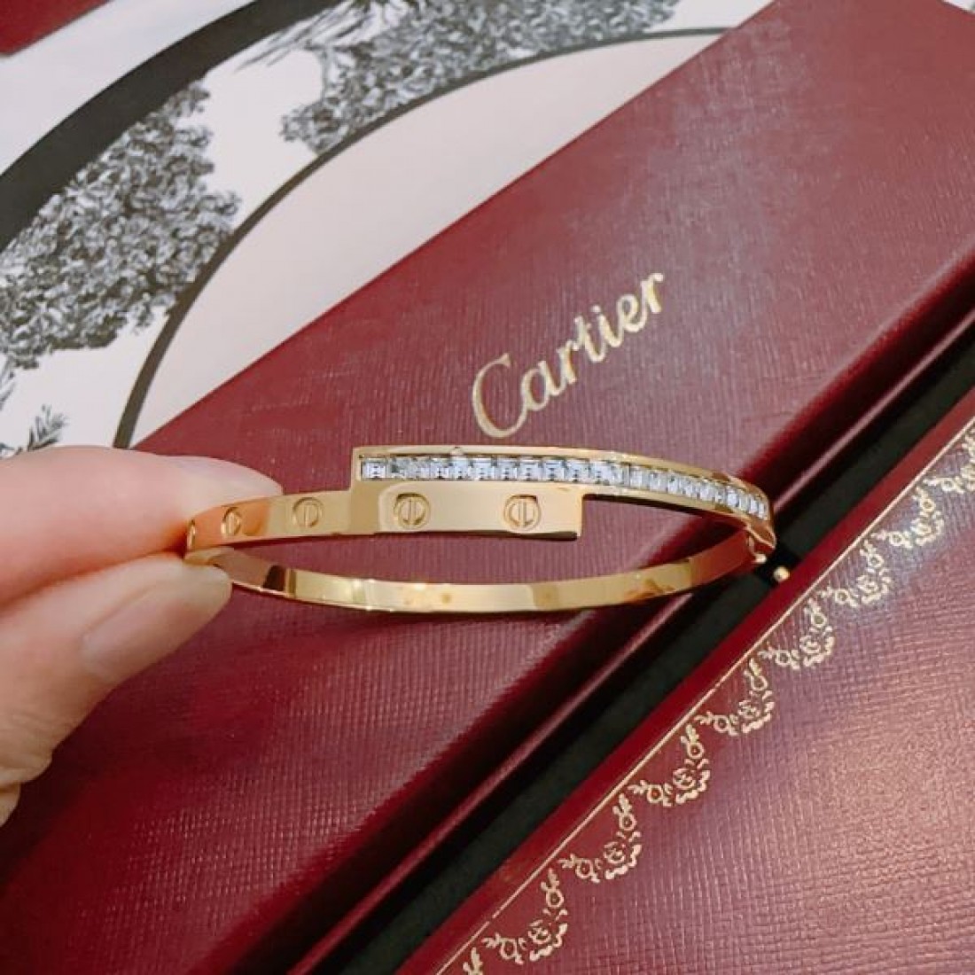 CARTIER カルティエ コピー ブレスレット 大人の上品さを引き立てる逸品