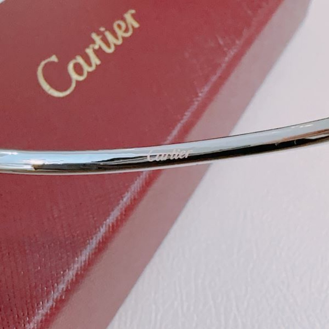 華やかで魅力的な CARTIER カルティエ コピー ブレスレット 特別感あふれる