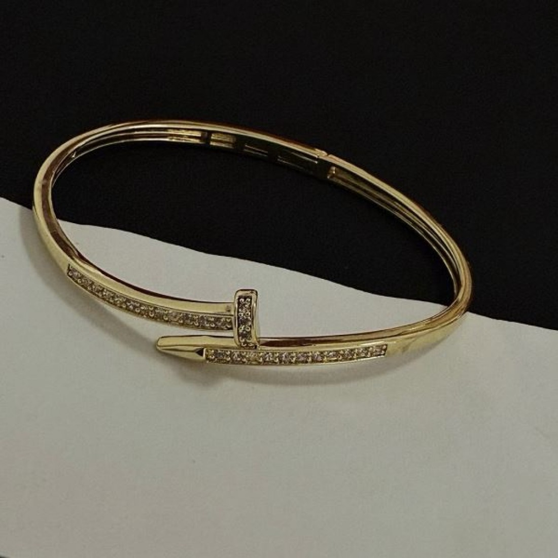 CARTIER カルティエ コピー ブレスレット 重厚感と洗練されたデザイン