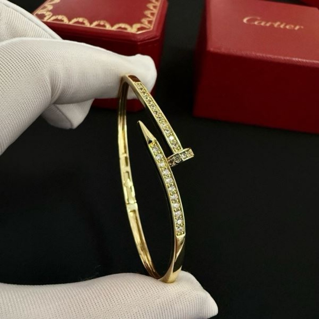 CARTIER カルティエ コピー ブレスレット 重厚感と洗練されたデザイン