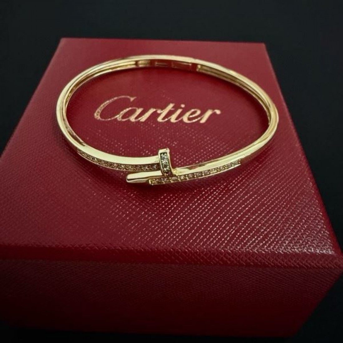 CARTIER カルティエ コピー ブレスレット 重厚感と洗練されたデザイン