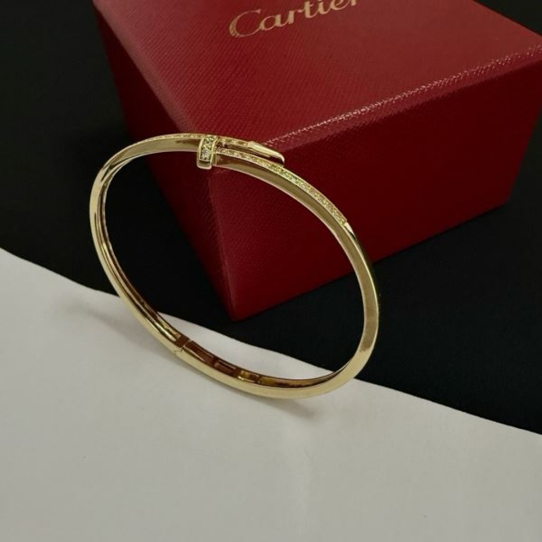 CARTIER カルティエ コピー ブレスレット 重厚感と洗練されたデザイン