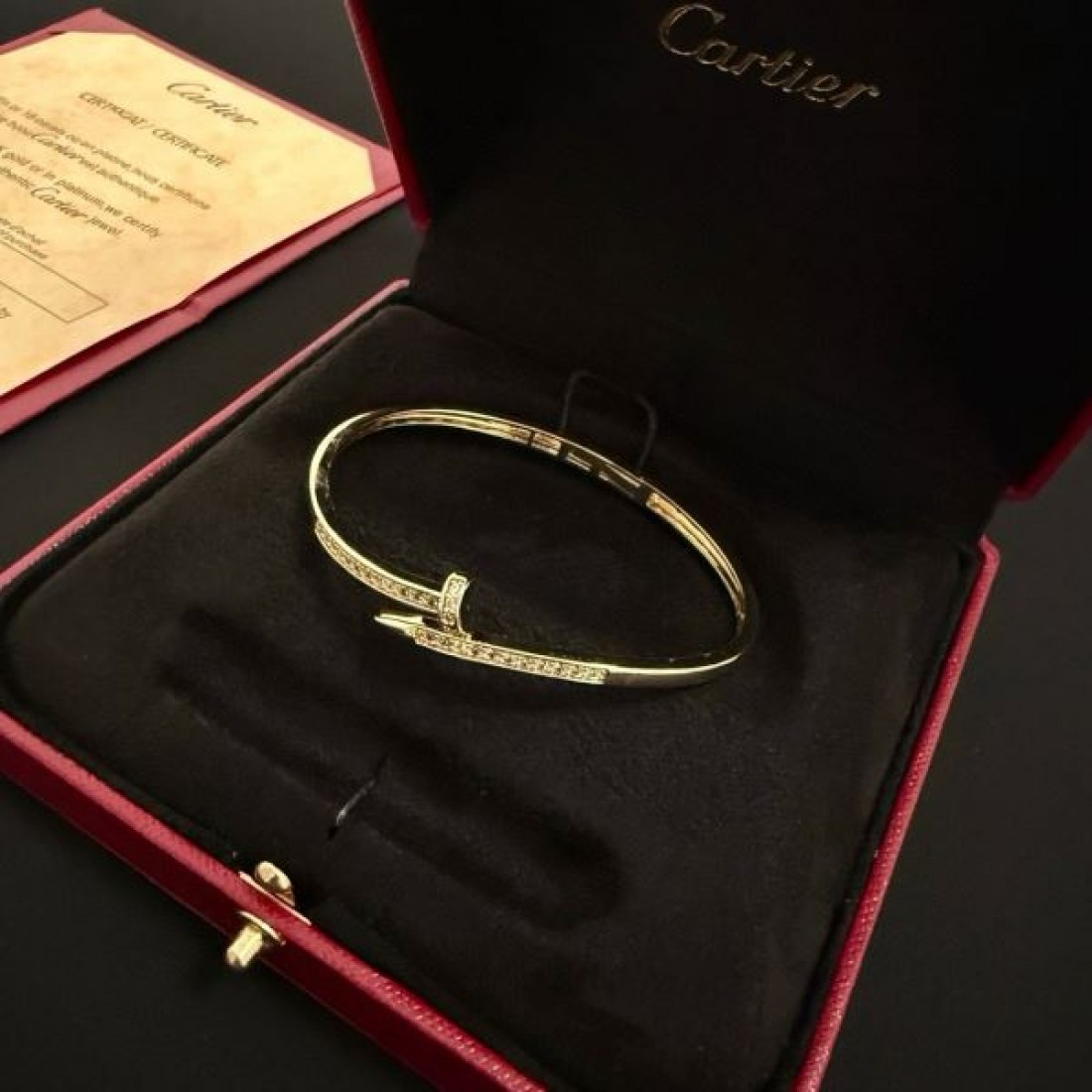CARTIER カルティエ コピー ブレスレット 重厚感と洗練されたデザイン