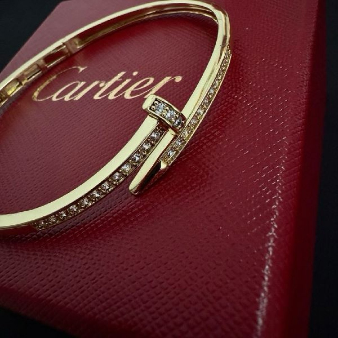 CARTIER カルティエ コピー ブレスレット 重厚感と洗練されたデザイン