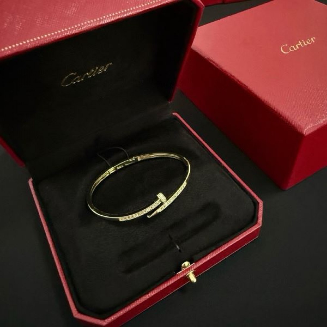 CARTIER カルティエ コピー ブレスレット 重厚感と洗練されたデザイン