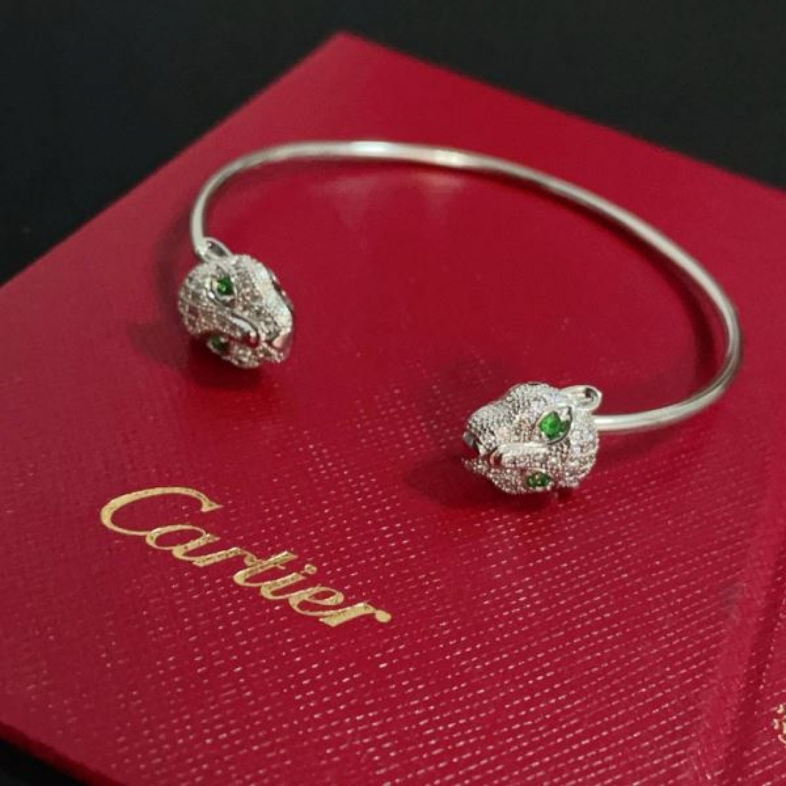  高級感漂う CARTIER カルティエ コピー ブレスレット エレガントな輝き
