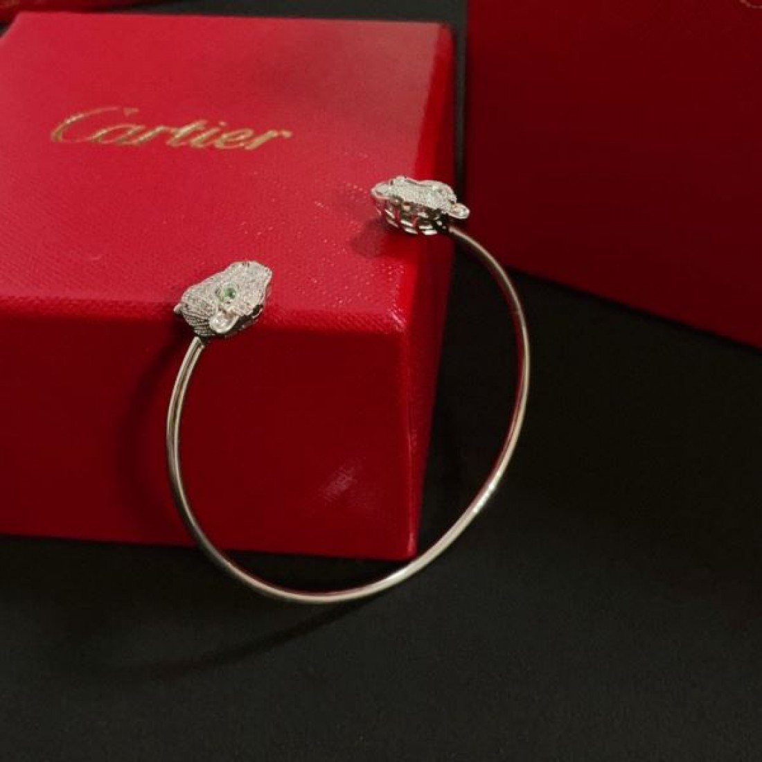  高級感漂う CARTIER カルティエ コピー ブレスレット エレガントな輝き