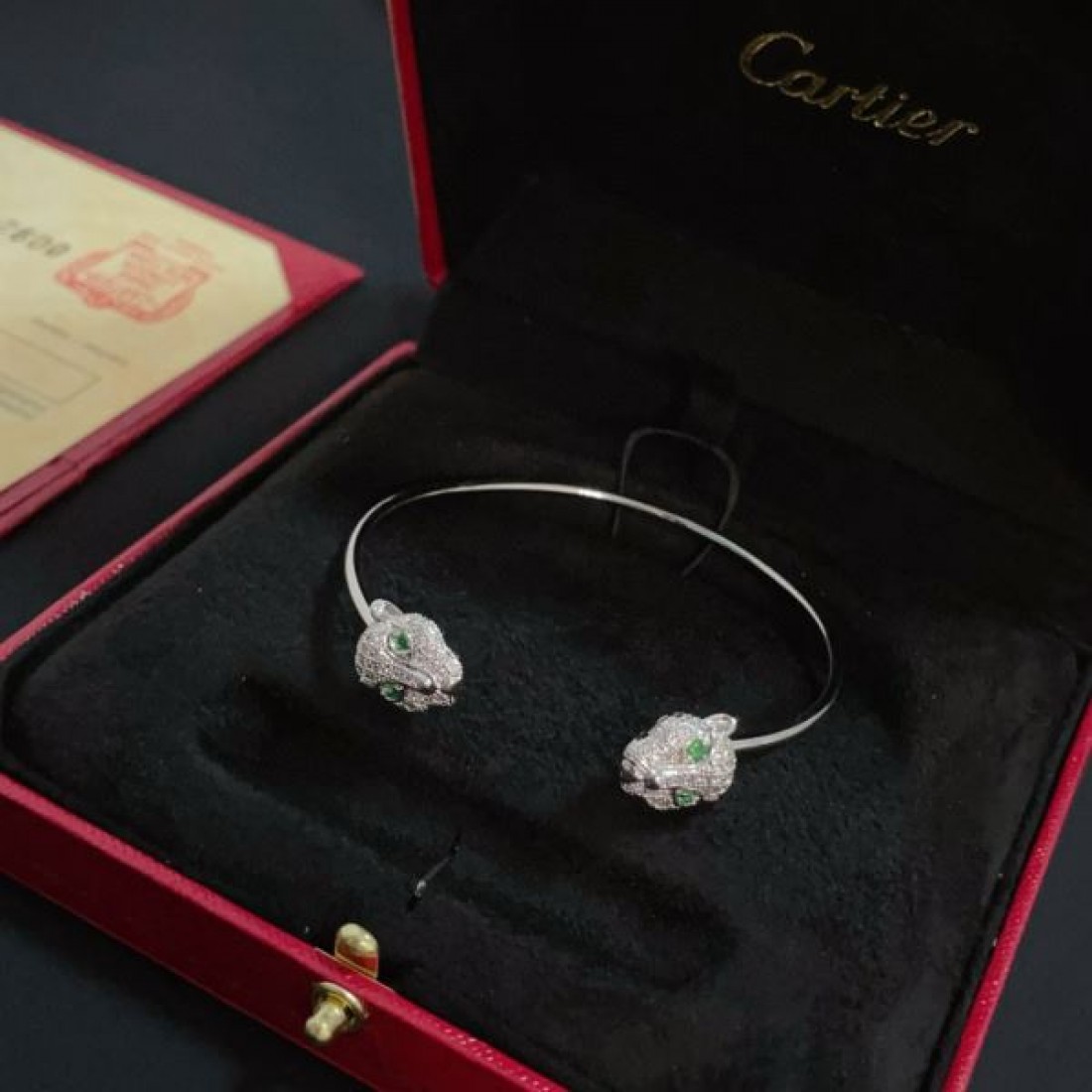  高級感漂う CARTIER カルティエ コピー ブレスレット エレガントな輝き