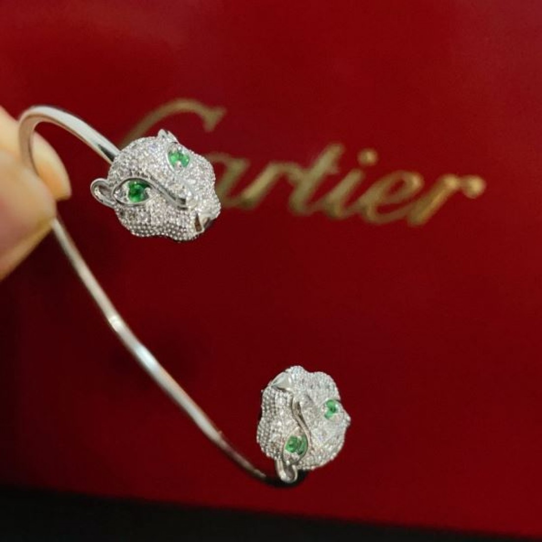  高級感漂う CARTIER カルティエ コピー ブレスレット エレガントな輝き