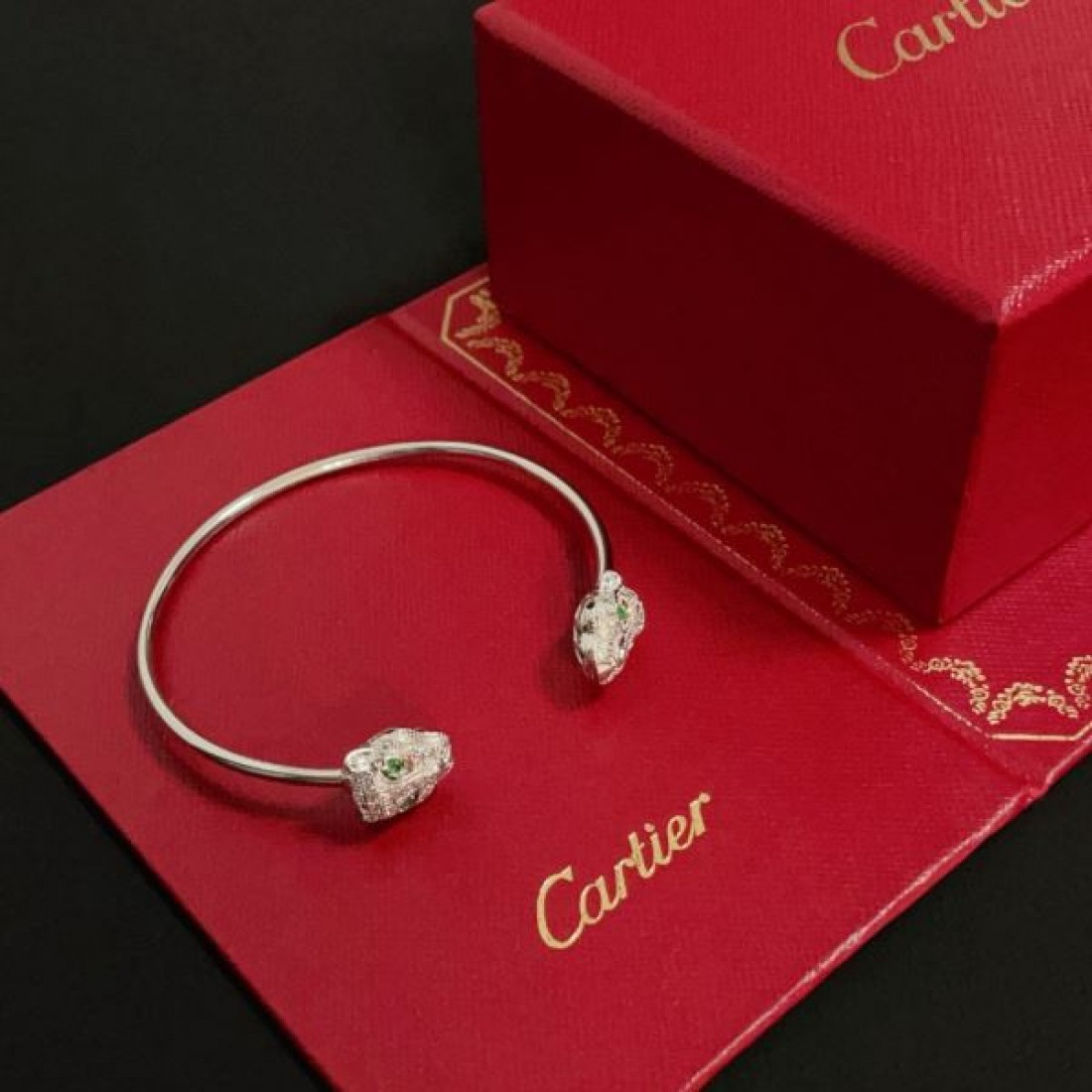  高級感漂う CARTIER カルティエ コピー ブレスレット エレガントな輝き