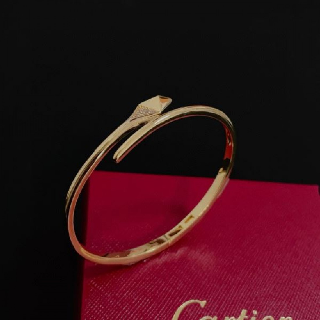 華麗で気品ある CARTIER カルティエ コピー ブレスレット 贅沢な印象
