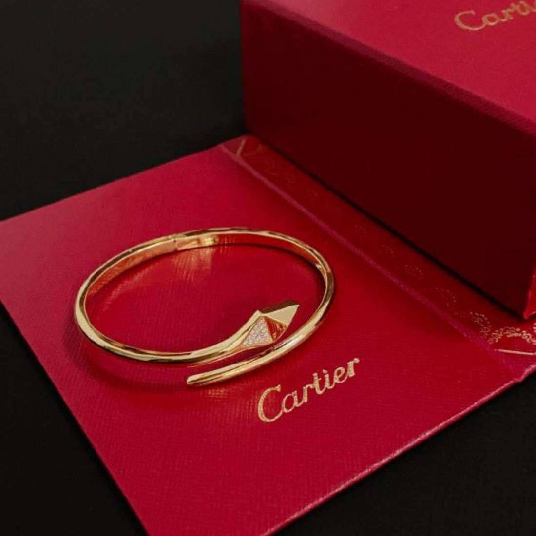 華麗で気品ある CARTIER カルティエ コピー ブレスレット 贅沢な印象