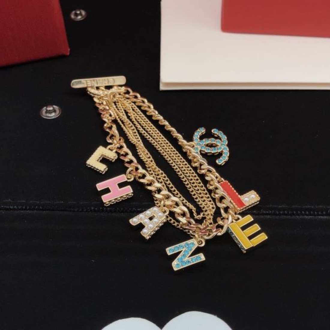 優雅で華やかな CHANEL シャネル コピー ブレスレット 高級感ただよう