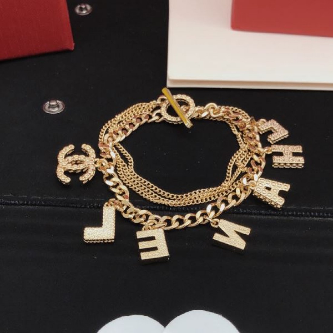 優雅で華やかな CHANEL シャネル コピー ブレスレット 高級感ただよう