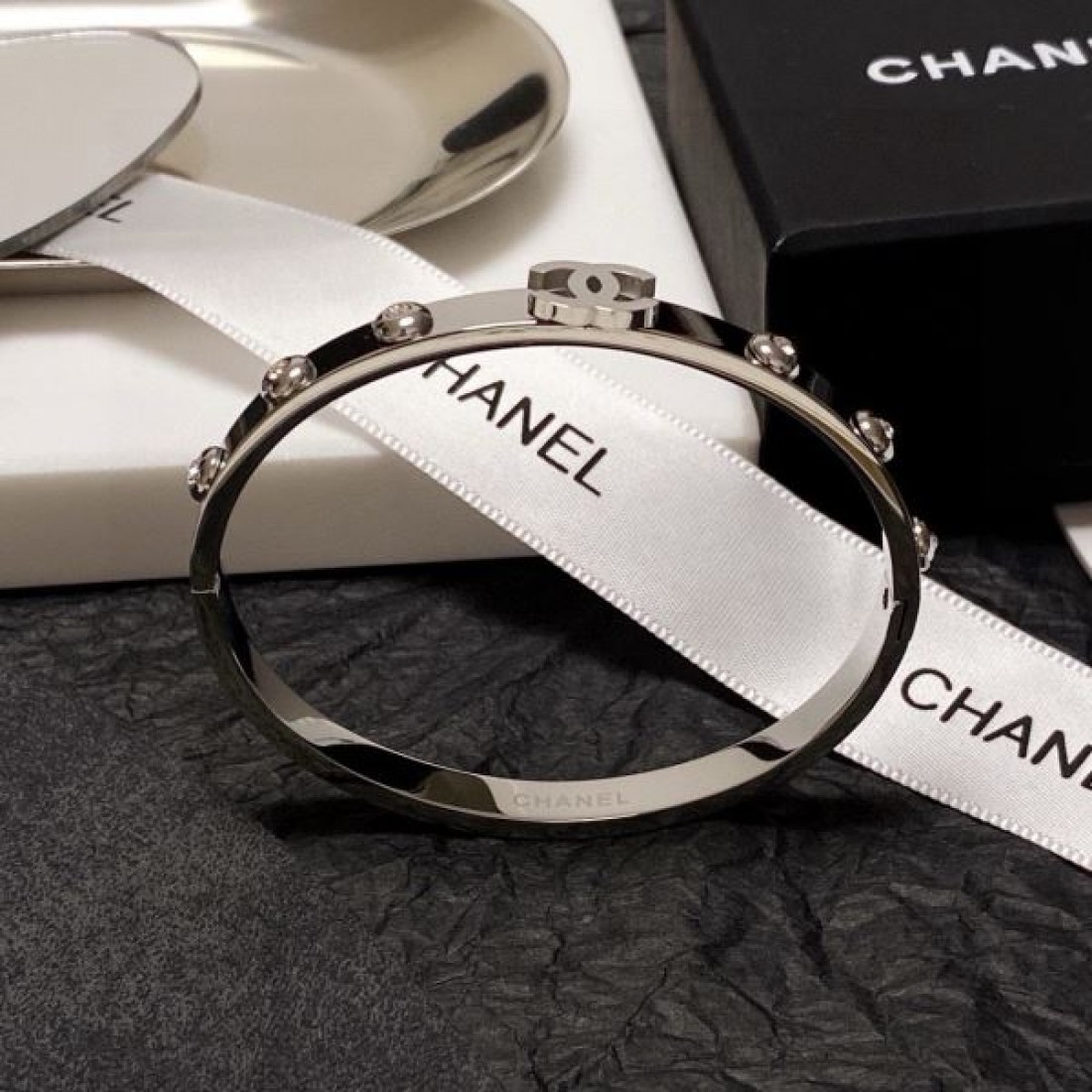 エレガントで魅力的な CHANEL シャネル コピー ブレスレット 高級感漂う