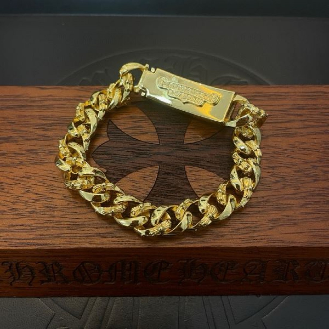 CHROME HEARTS クロムハーツ コピー ブレスレット 贅沢で華やかな 特別仕様