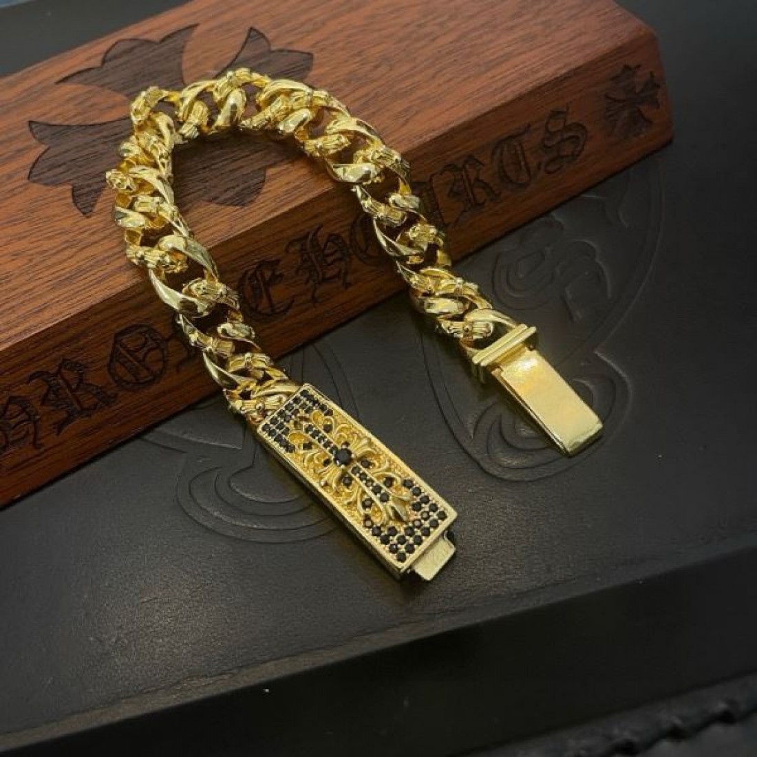 CHROME HEARTS クロムハーツ コピー ブレスレット 贅沢で華やかな 特別仕様