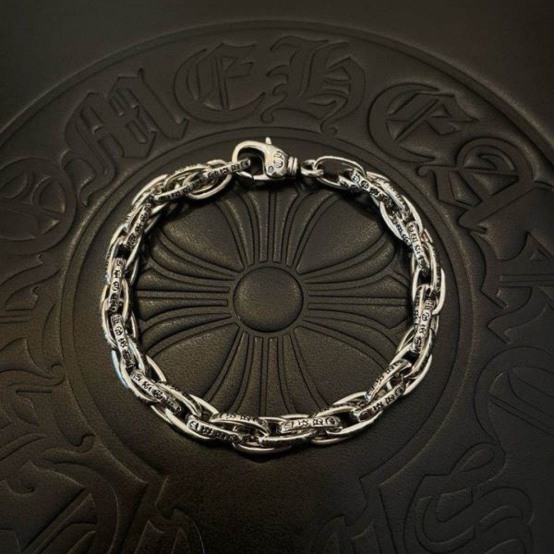 存在感あふれる CHROME HEARTS クロムハーツ コピー ブレスレット 男性的で力強い