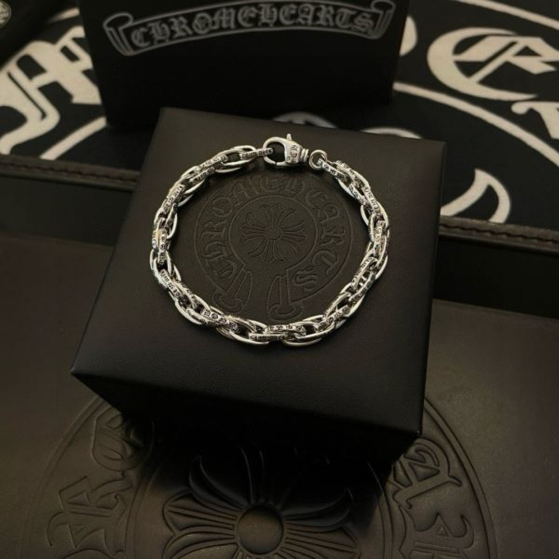 存在感あふれる CHROME HEARTS クロムハーツ コピー ブレスレット 男性的で力強い