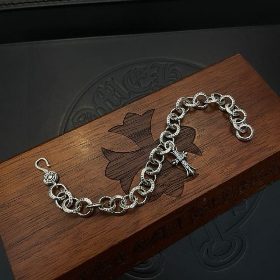 魅惑的で印象的な CHROME HEARTS クロムハーツ コピー ブレスレット 高品質な