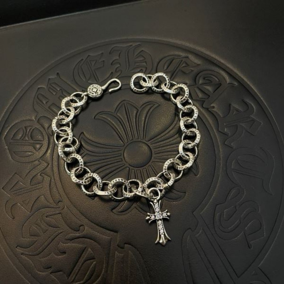 魅惑的で印象的な CHROME HEARTS クロムハーツ コピー ブレスレット 高品質な