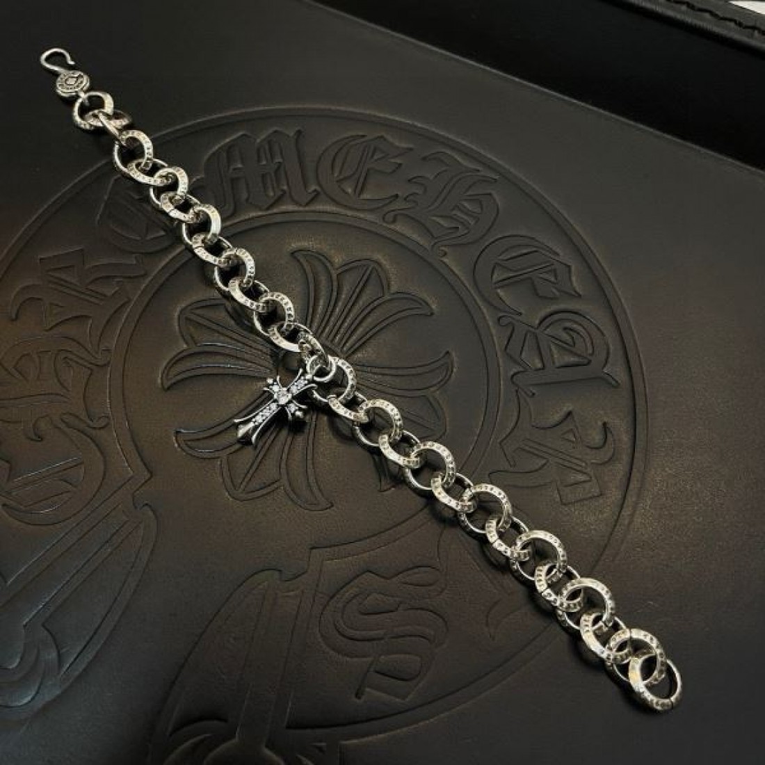 魅惑的で印象的な CHROME HEARTS クロムハーツ コピー ブレスレット 高品質な
