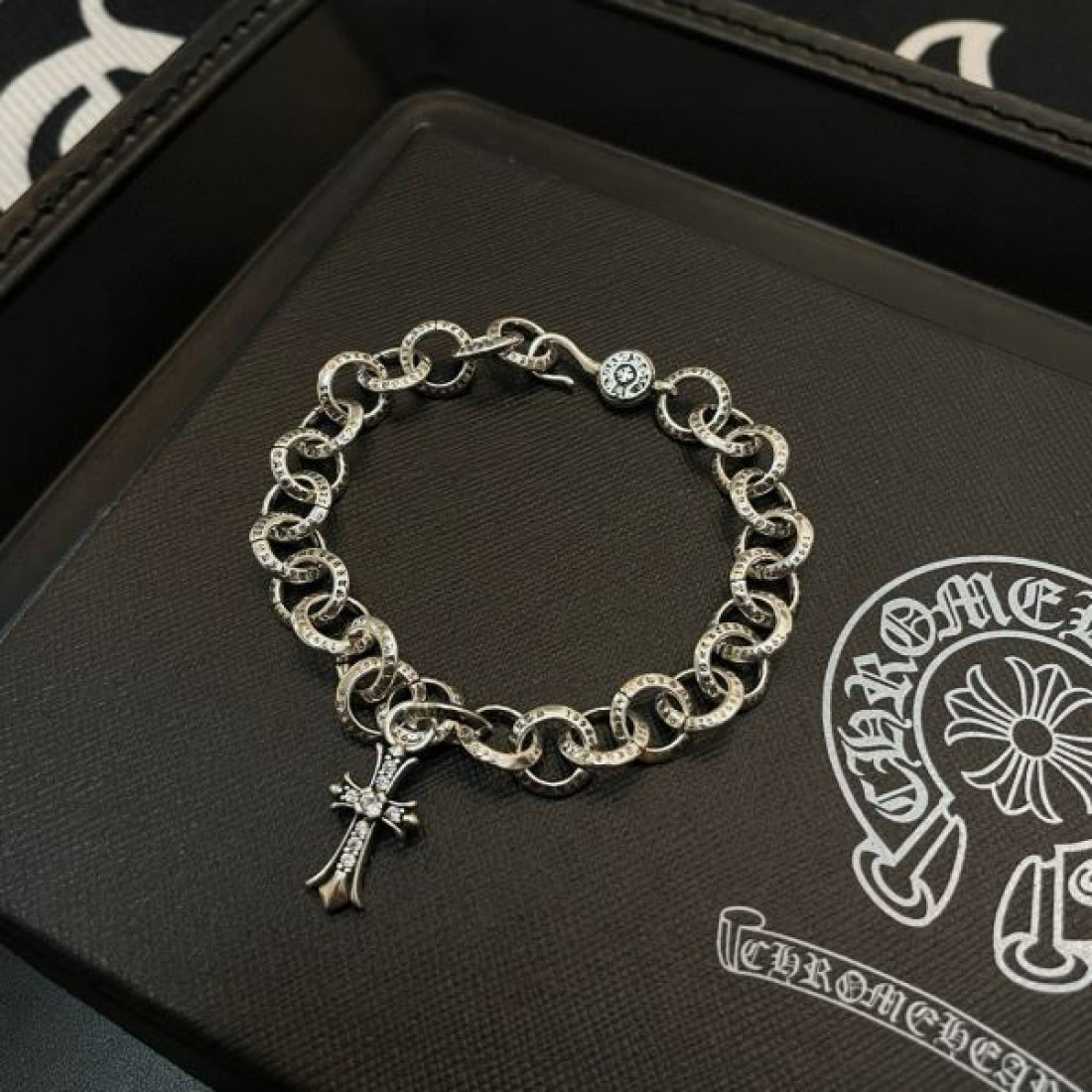 魅惑的で印象的な CHROME HEARTS クロムハーツ コピー ブレスレット 高品質な