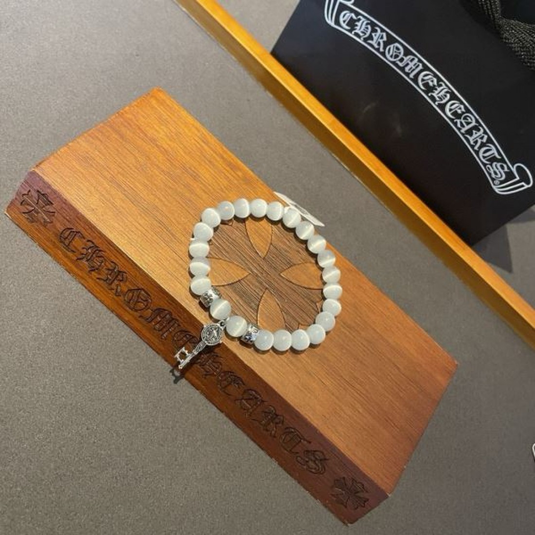CHROME HEARTS クロムハーツ コピー ブレスレット 大人の魅力を引き立てる 重厚な
