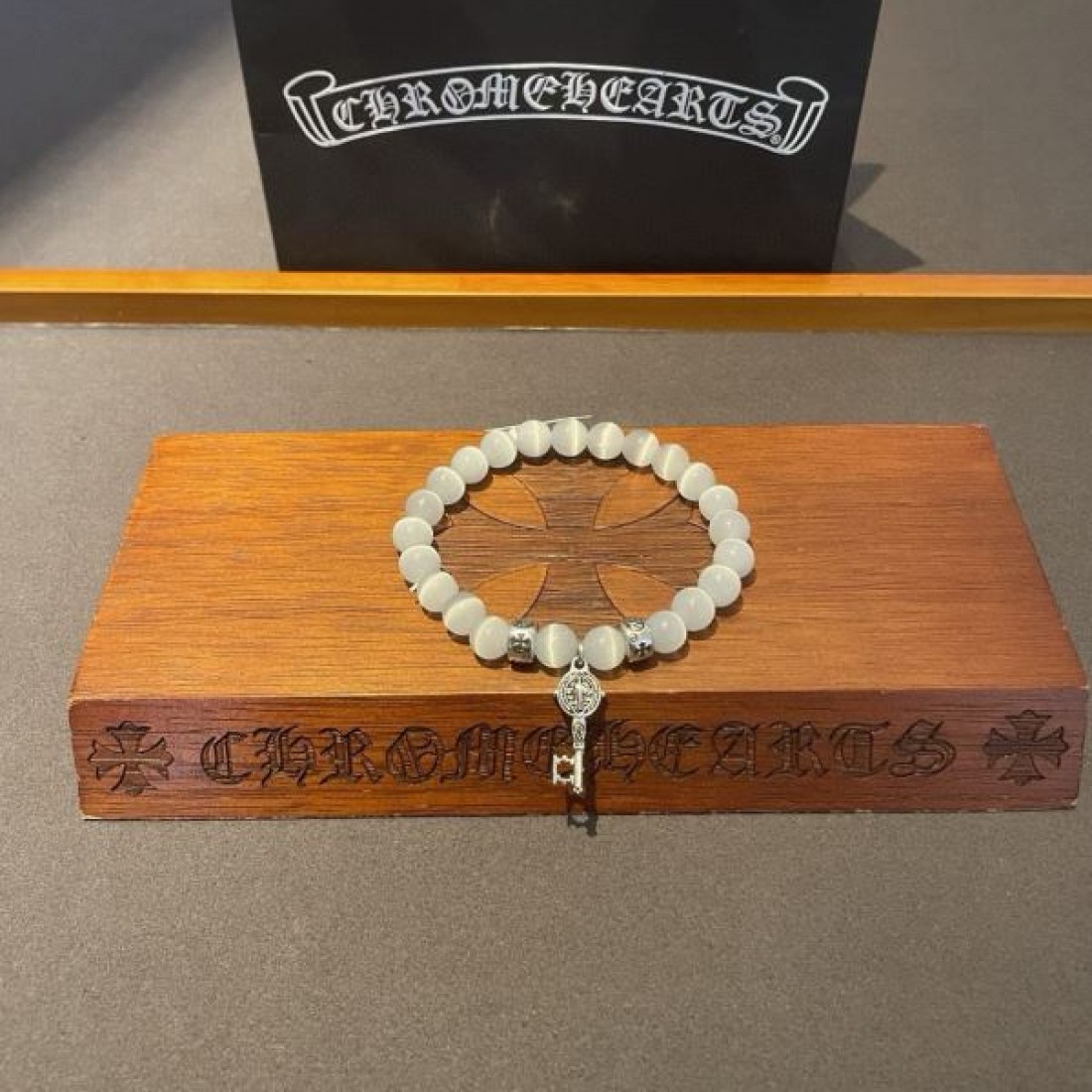 CHROME HEARTS クロムハーツ コピー ブレスレット 大人の魅力を引き立てる 重厚な