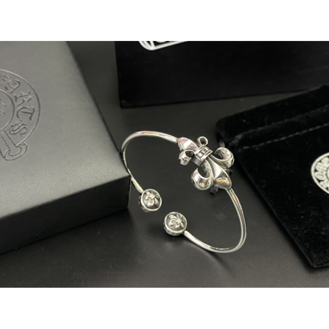 華やかで個性的な CHROME HEARTS クロムハーツ コピー ブレスレット 特別感あふれる