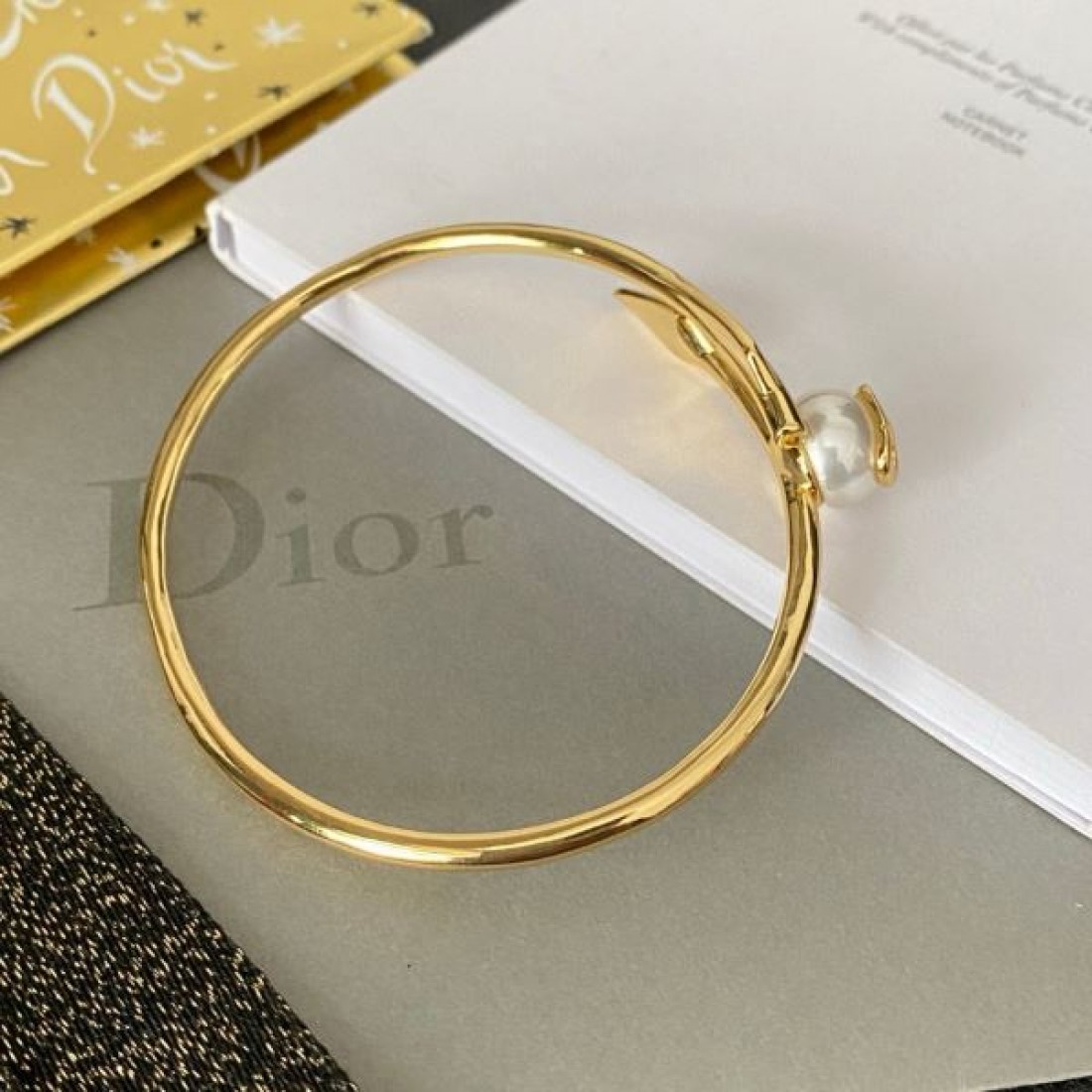 洗練された雰囲気 DIOR ディオール コピー ブレスレット 贅沢な輝き