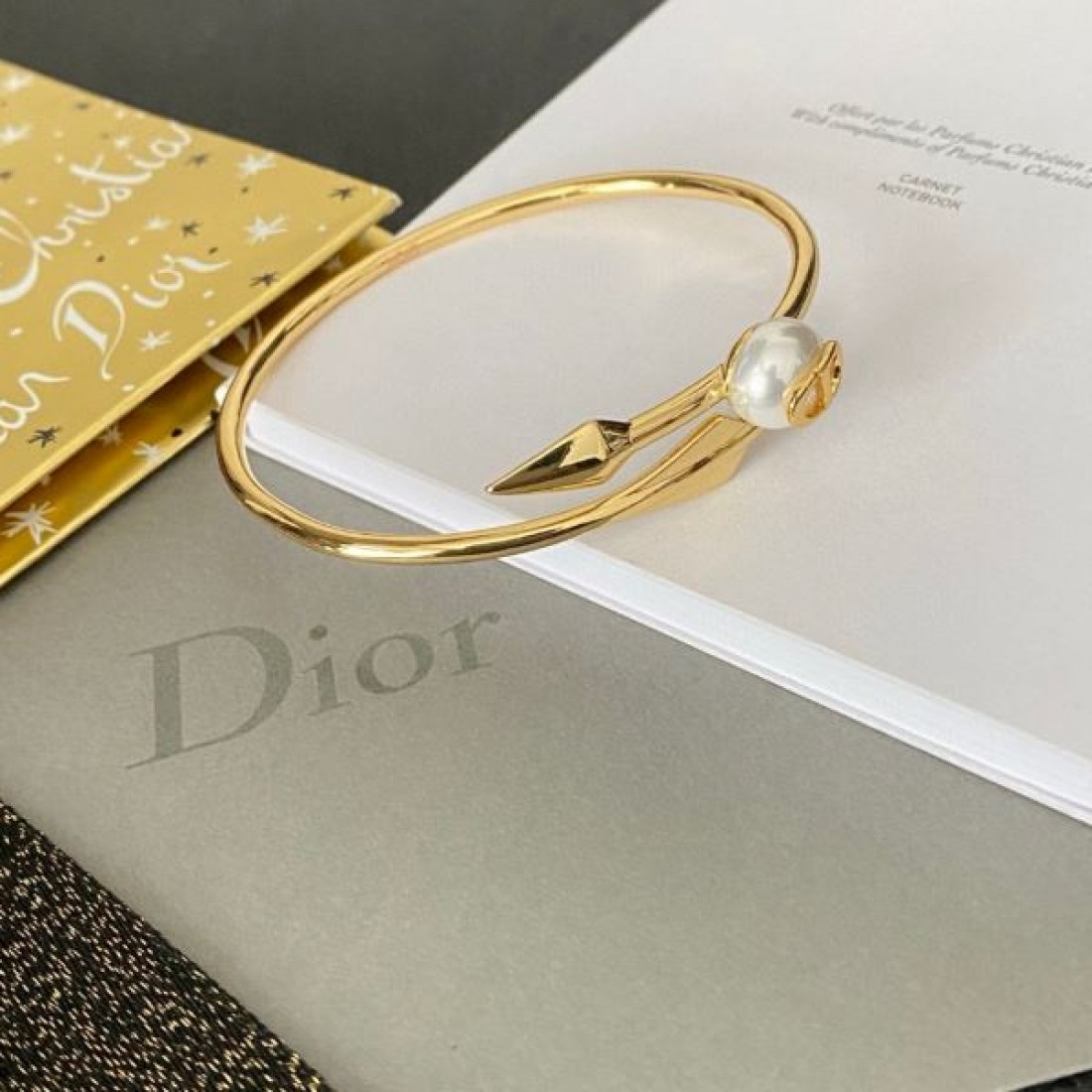 洗練された雰囲気 DIOR ディオール コピー ブレスレット 贅沢な輝き
