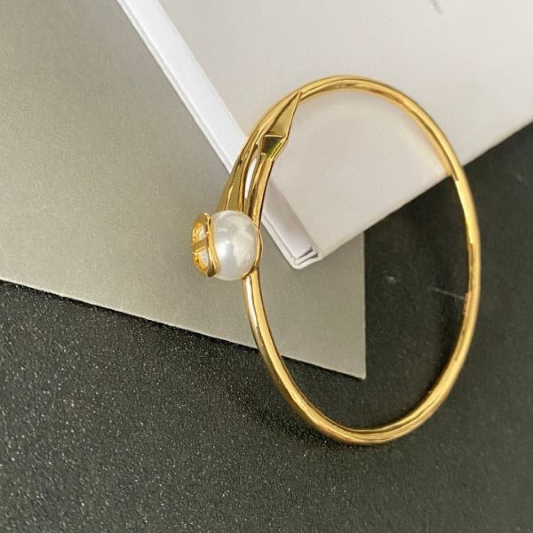 洗練された雰囲気 DIOR ディオール コピー ブレスレット 贅沢な輝き