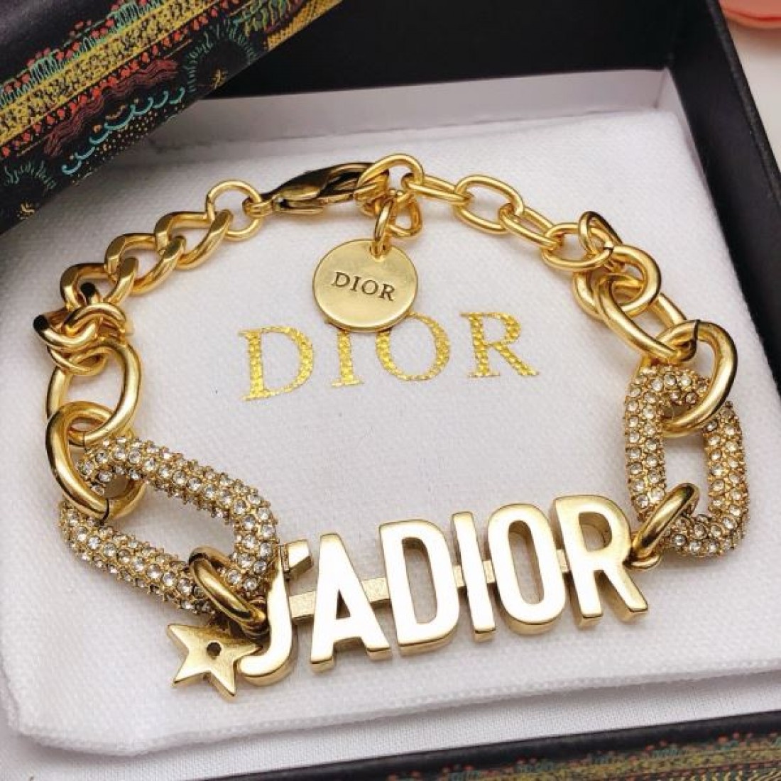 エレガントな輝き DIOR ディオール コピー ブレスレット 洗練された印象