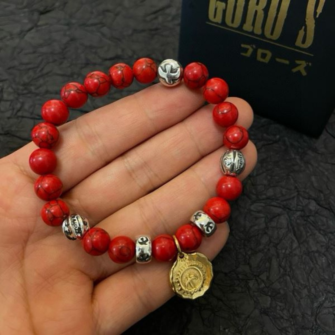 手元を彩るラグジュアリーな GORO'S ゴローズ コピー ブレスレット