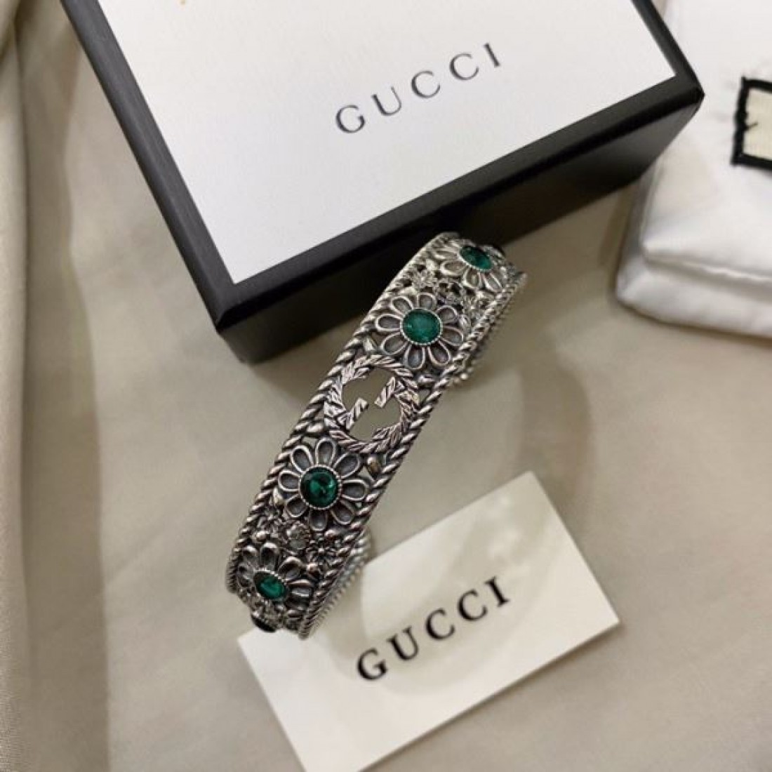 洗練されたデザイン GUCCI グッチ コピー ブレスレット で華やかに