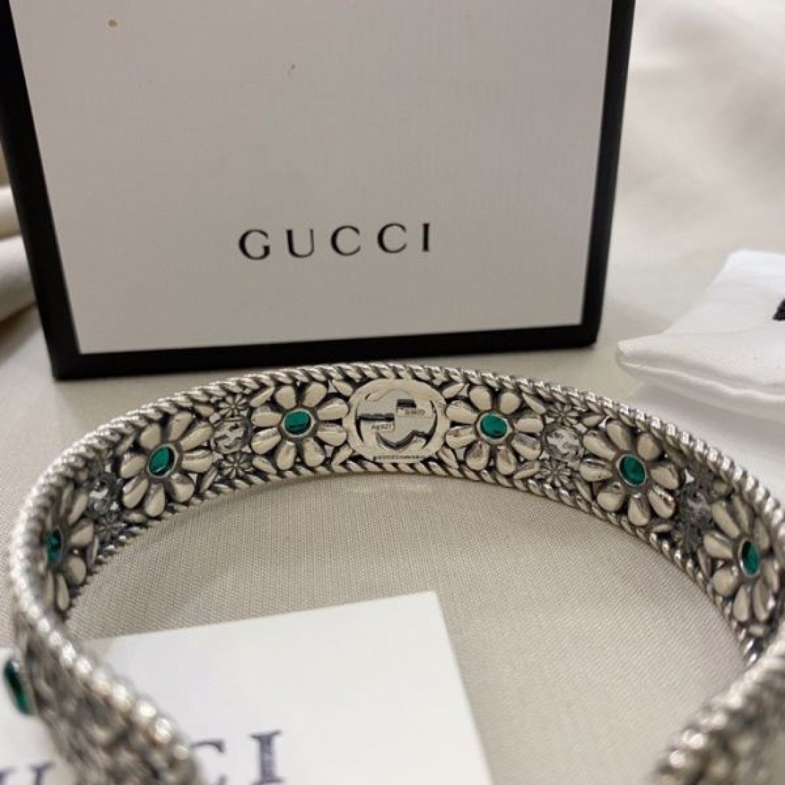 洗練されたデザイン GUCCI グッチ コピー ブレスレット で華やかに