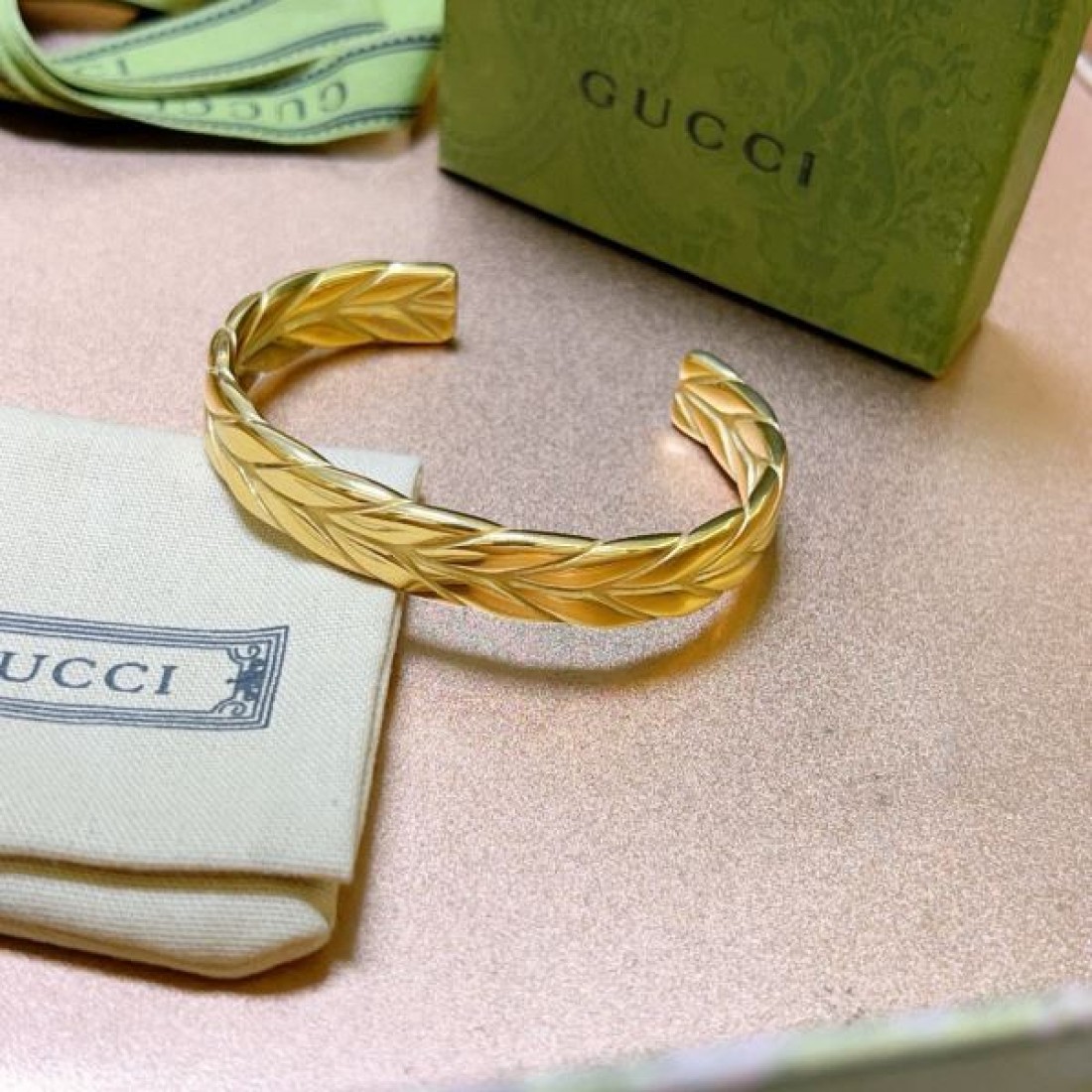 高級感あふれる GUCCI グッチ コピー ブレスレット上品で優雅なデザイン