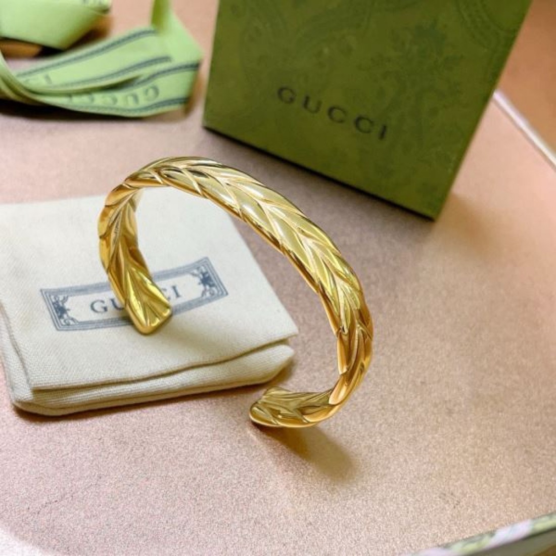 高級感あふれる GUCCI グッチ コピー ブレスレット上品で優雅なデザイン