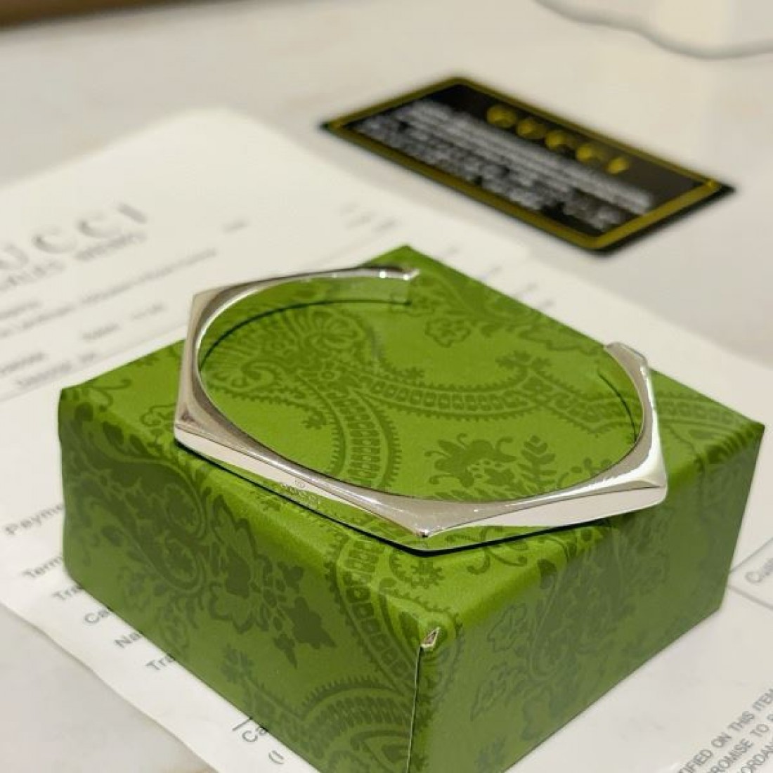存在感抜群の GUCCI グッチ コピー ブレスレット 魅力的な輝き