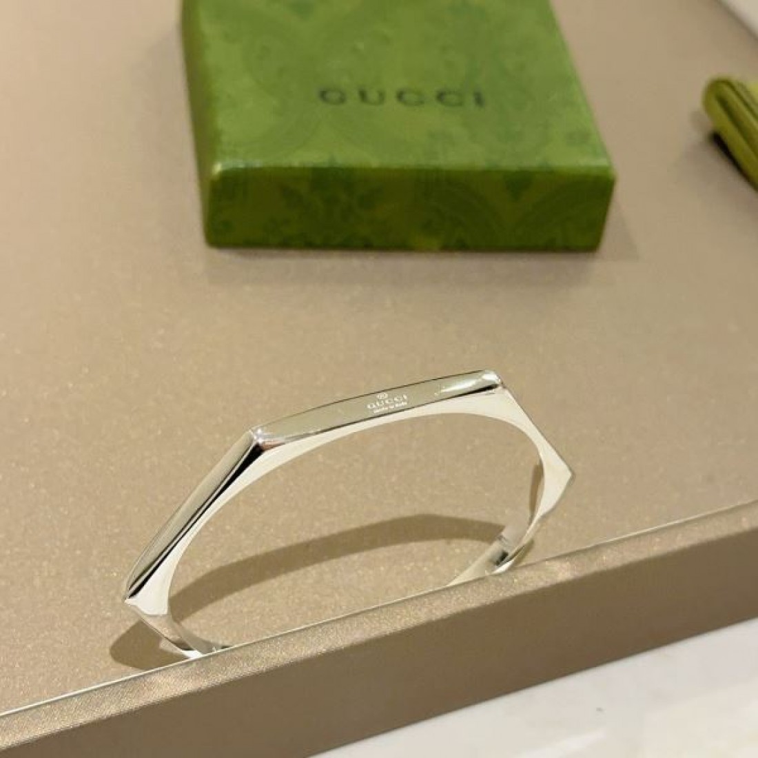 存在感抜群の GUCCI グッチ コピー ブレスレット 魅力的な輝き