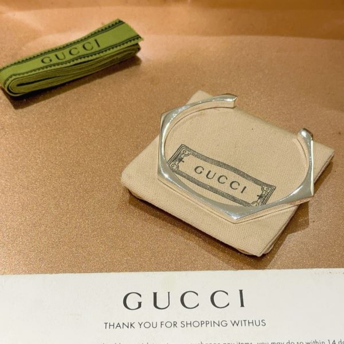 存在感抜群の GUCCI グッチ コピー ブレスレット 魅力的な輝き