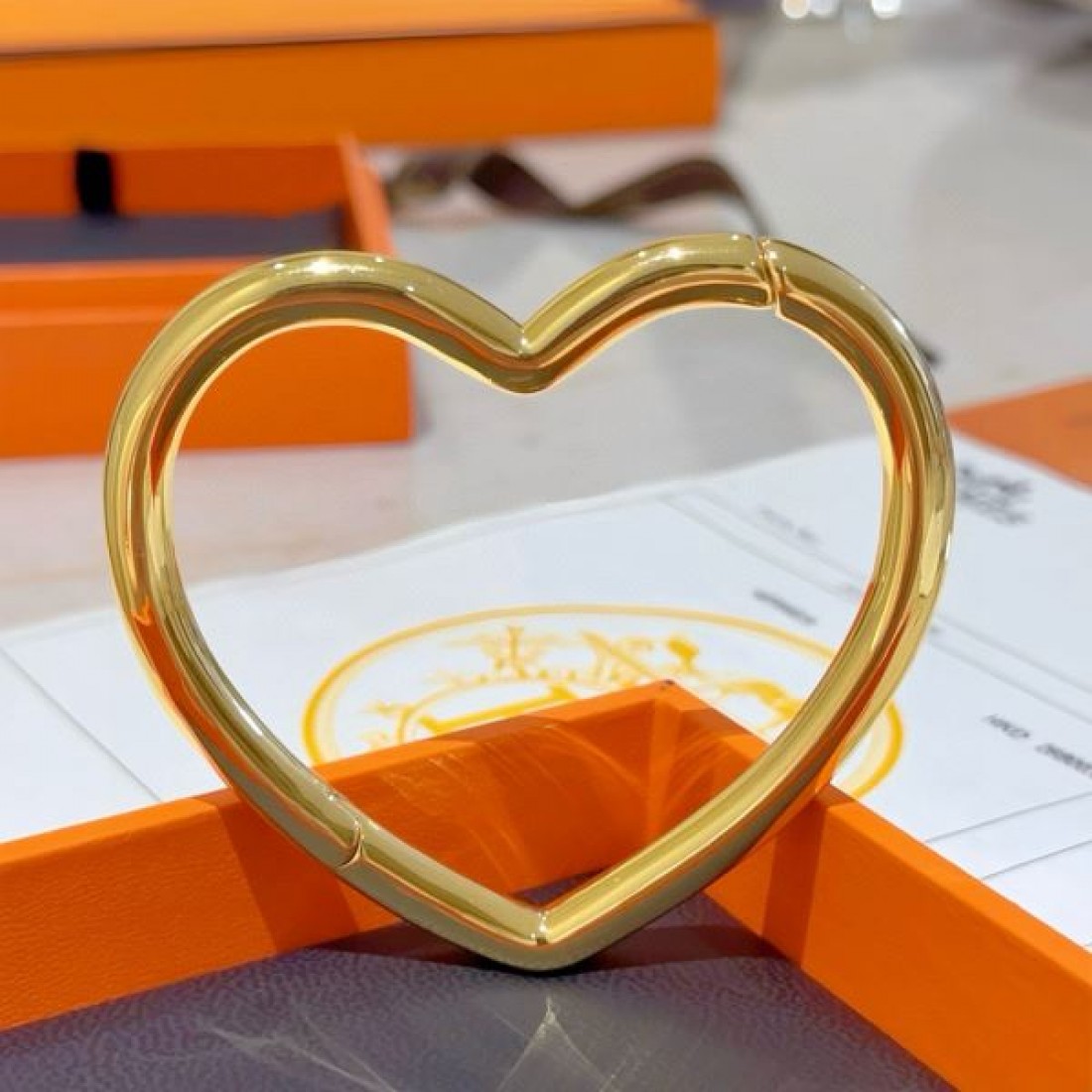 エルメス コピー ブレスレット HERMES 高級感と華やかさを兼ね備えた