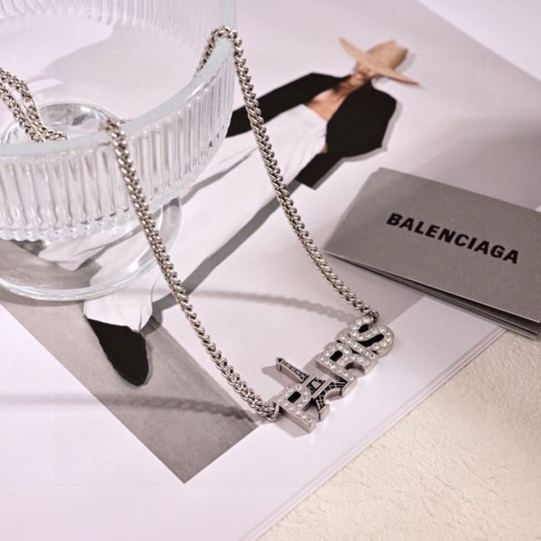  BALENCIAGA バレンシアガ コピー ネックレス シンプルで洗練された美しさ