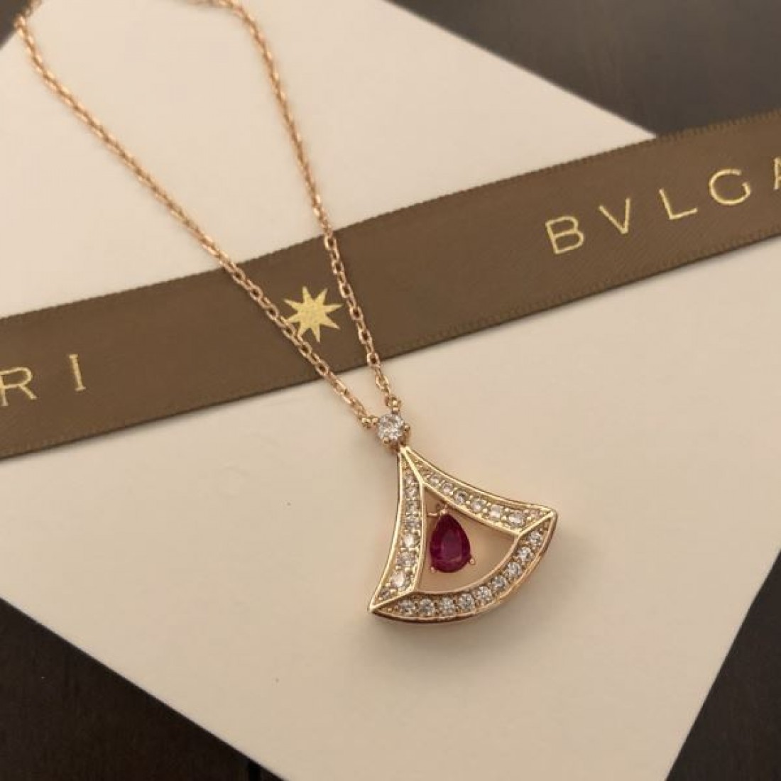 時代を超越した BVLGARI ブルガリ コピー ネックレス 個性派必見