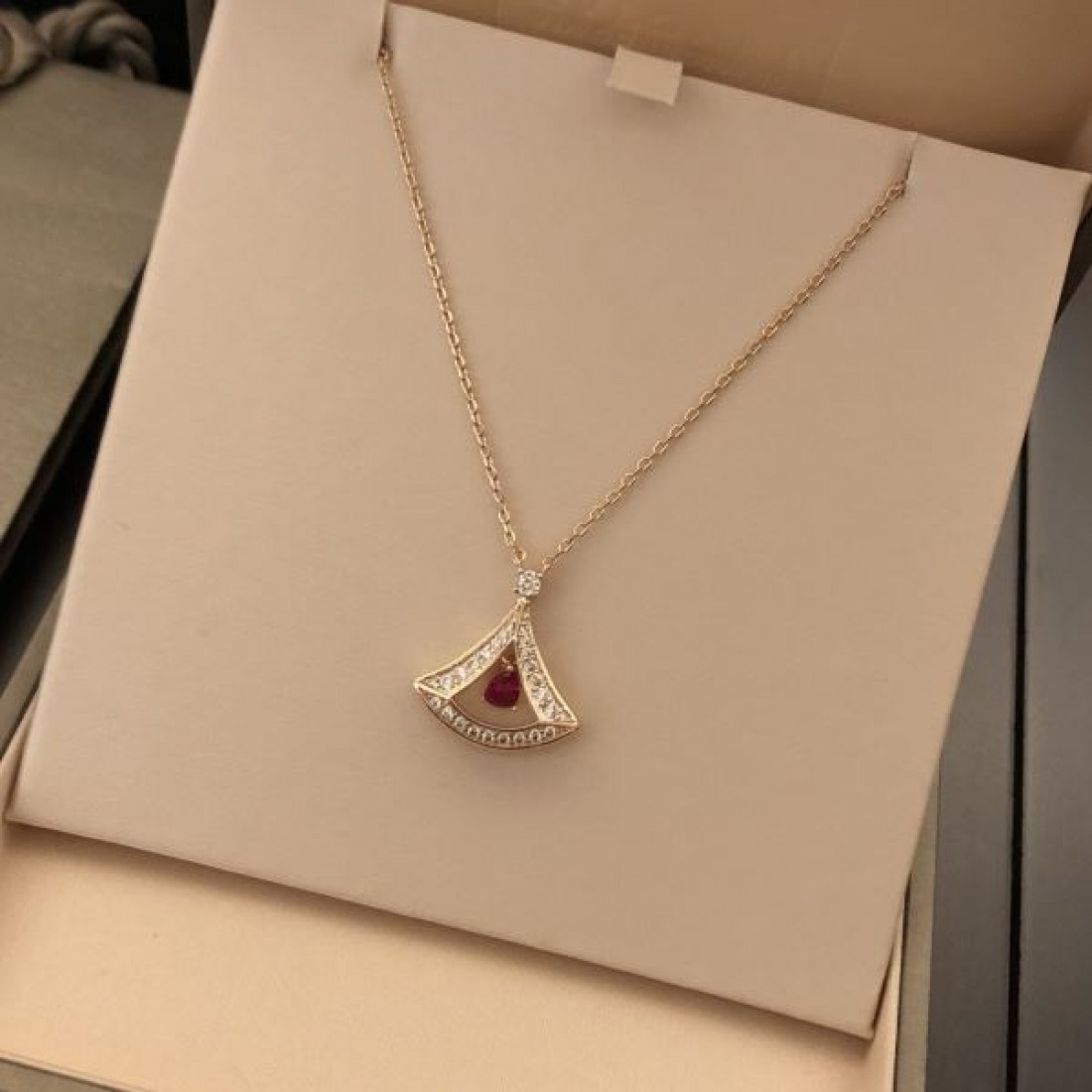 時代を超越した BVLGARI ブルガリ コピー ネックレス 個性派必見