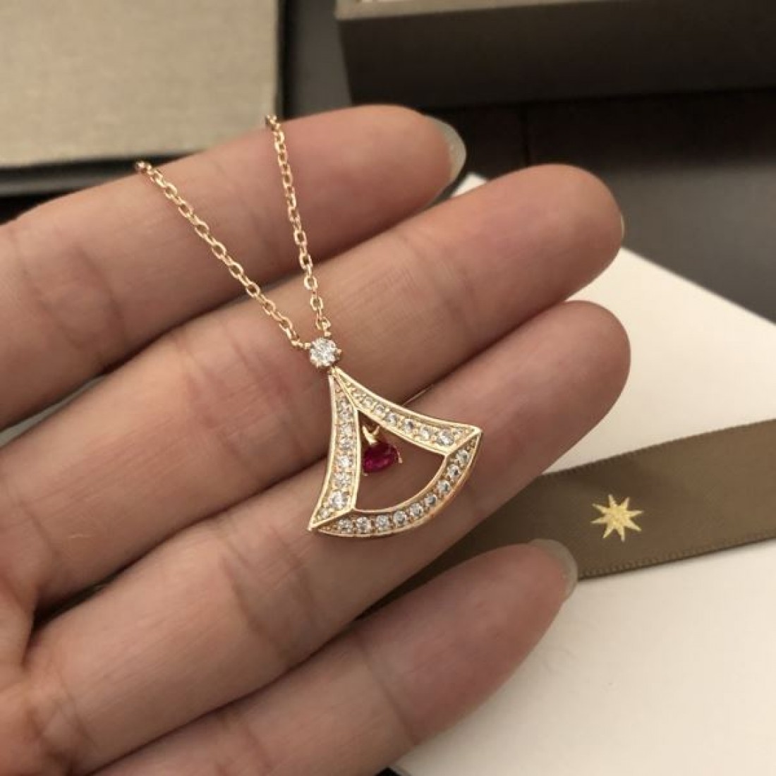 時代を超越した BVLGARI ブルガリ コピー ネックレス 個性派必見